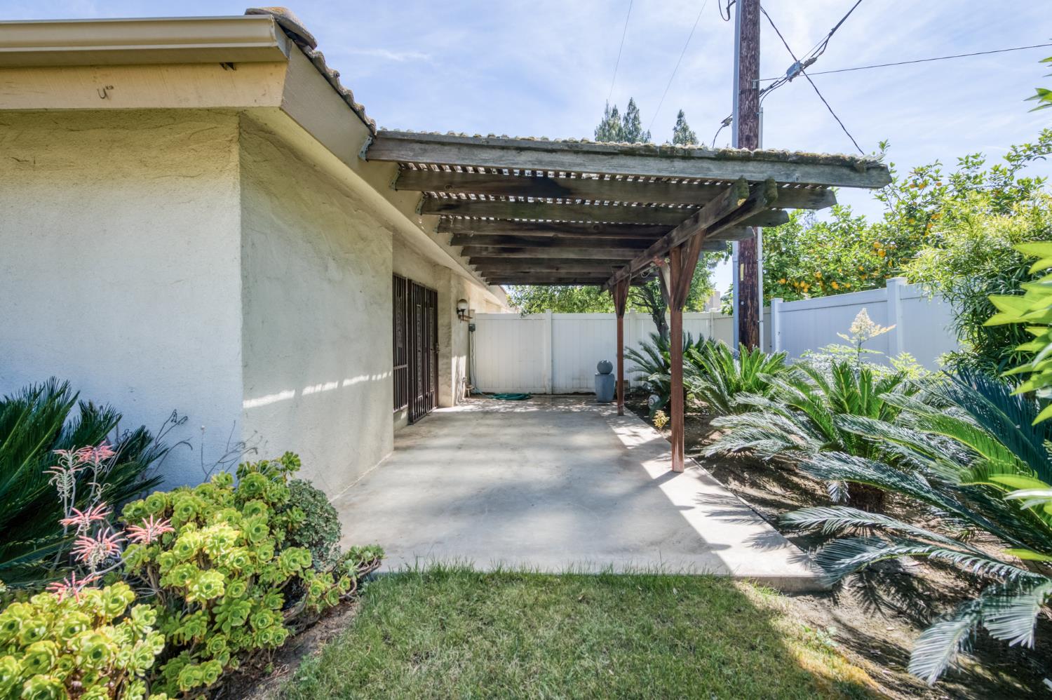 2803 W Celeste Ave #4, Fresno, CA 93711