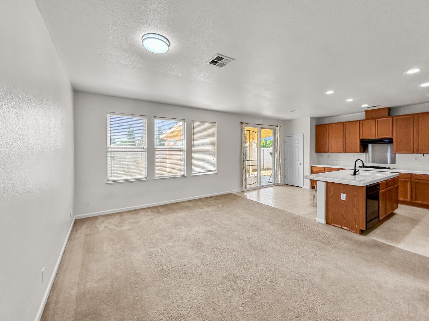 2312 S Bush Ave, Fresno, CA 93727