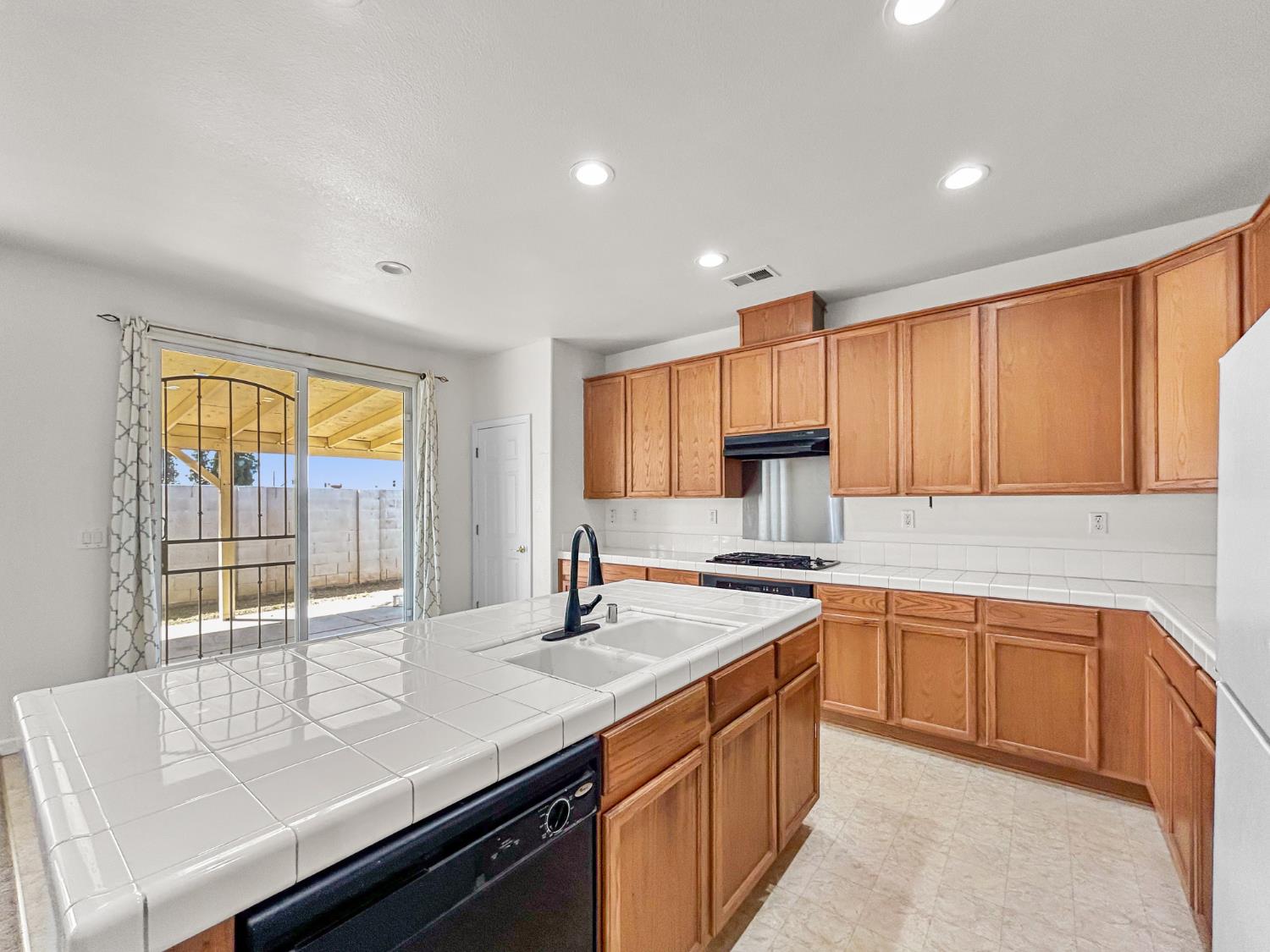 2312 S Bush Ave, Fresno, CA 93727