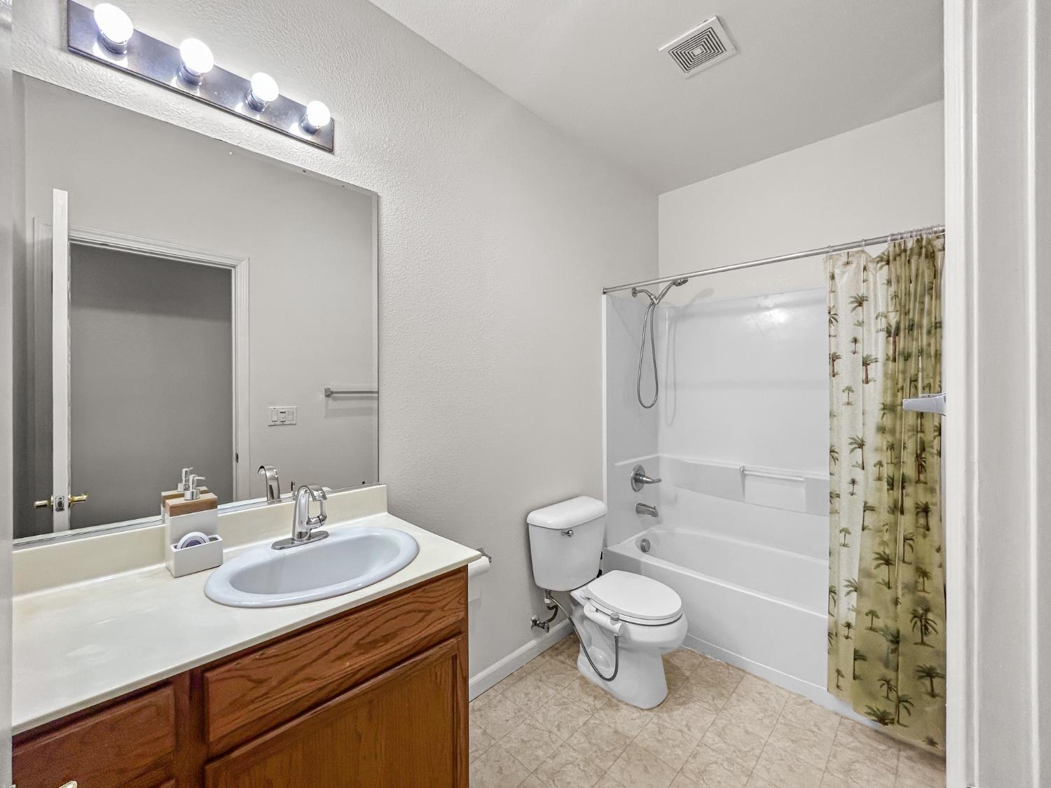 2312 S Bush Ave, Fresno, CA 93727