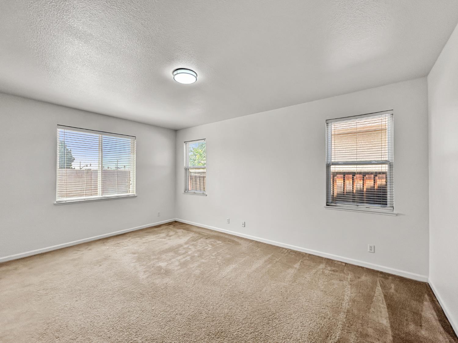 2312 S Bush Ave, Fresno, CA 93727