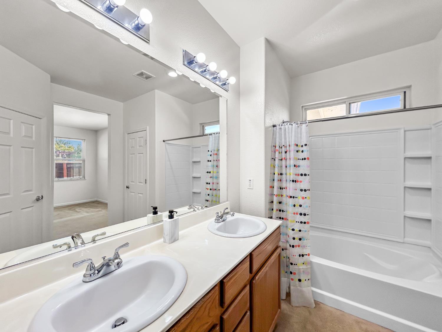 2312 S Bush Ave, Fresno, CA 93727