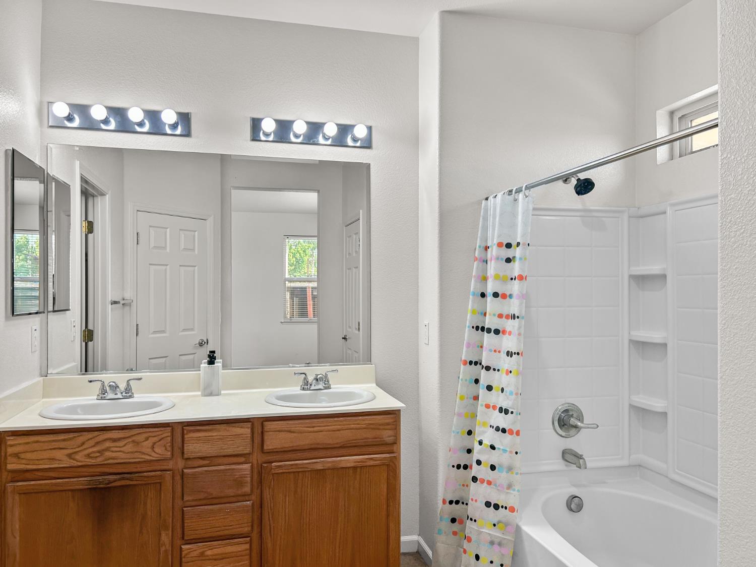 2312 S Bush Ave, Fresno, CA 93727