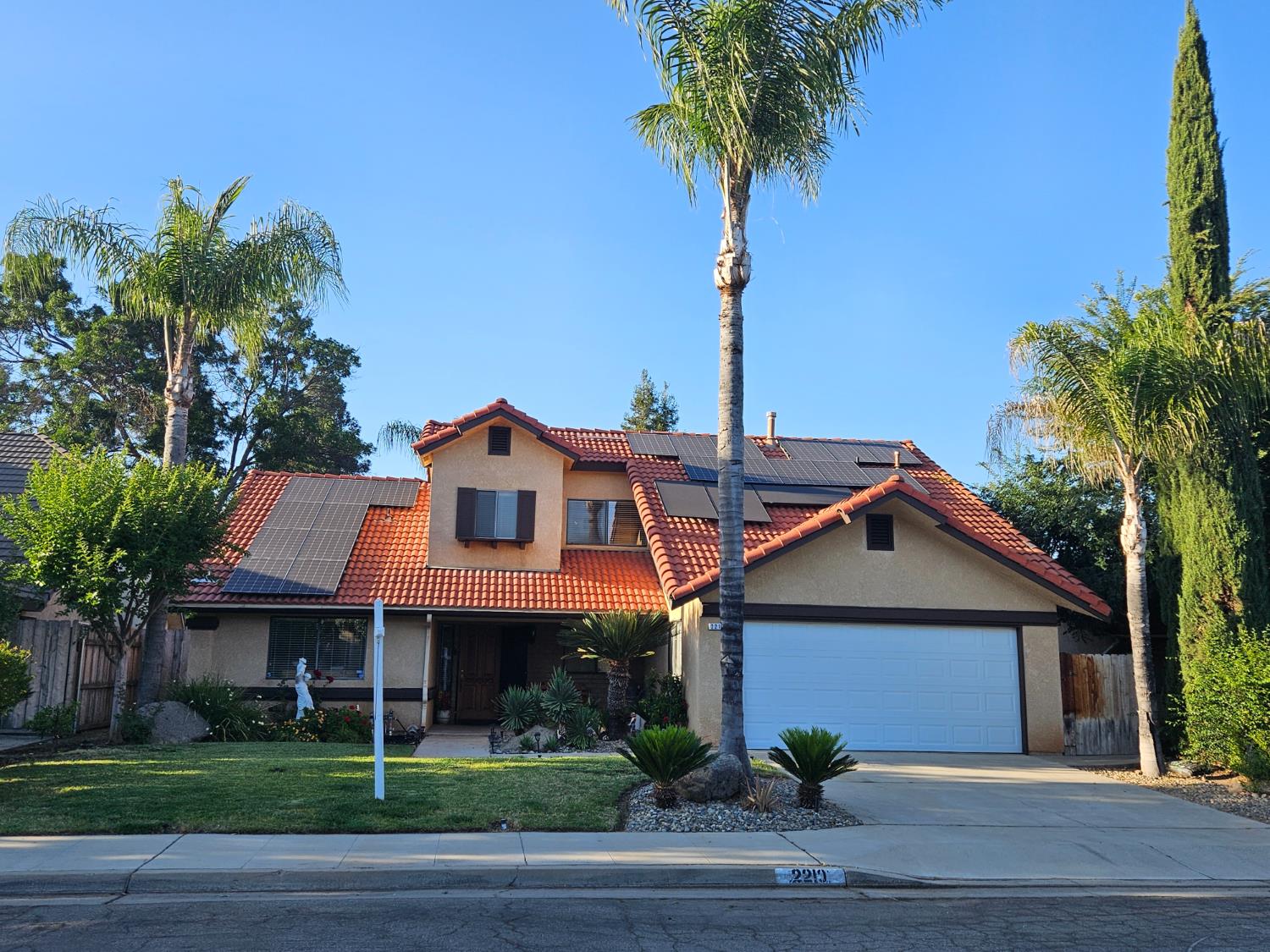2210 E Jon Dr, Fresno, CA 93720