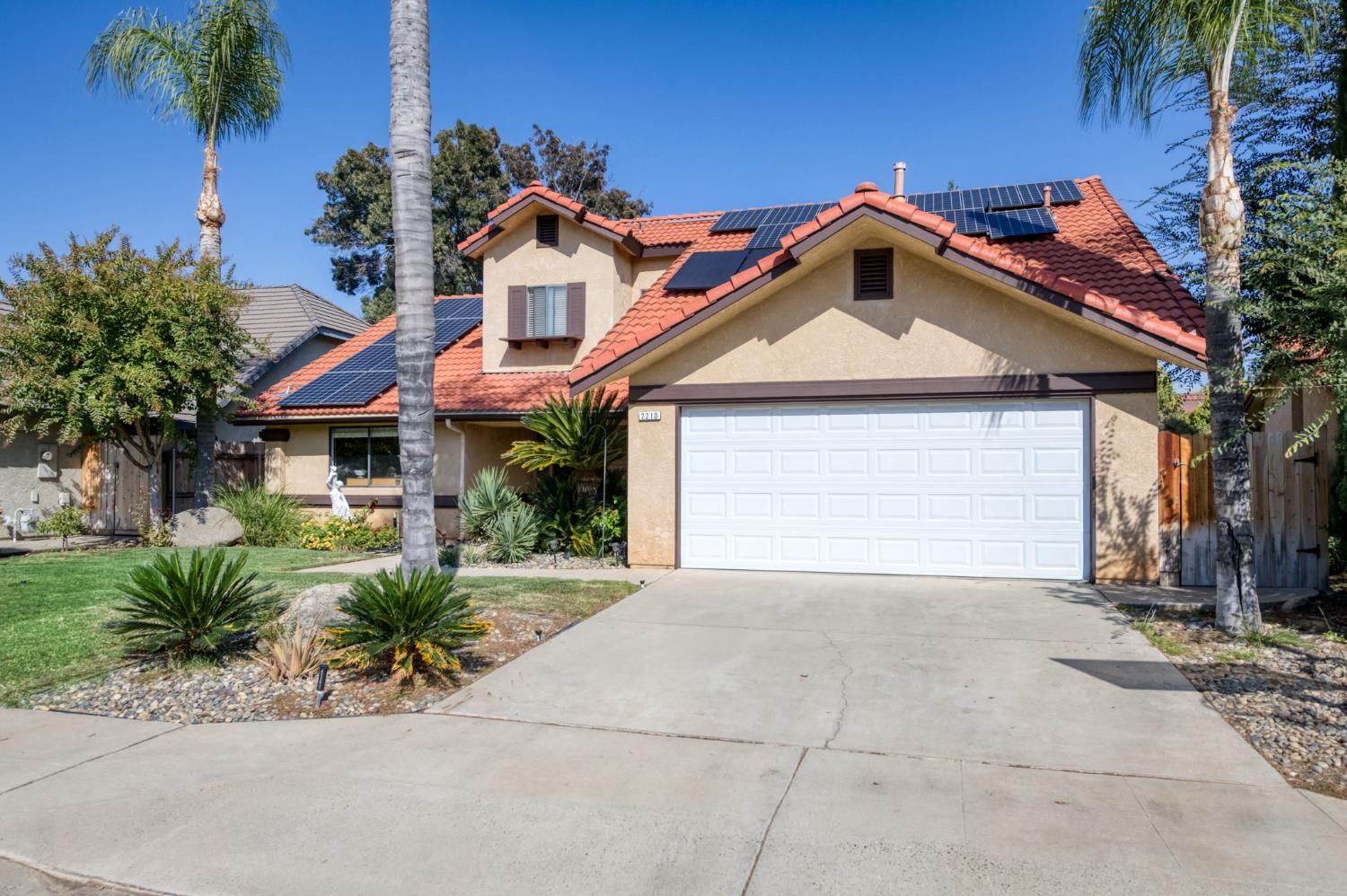 2210 E Jon Dr, Fresno, CA 93720