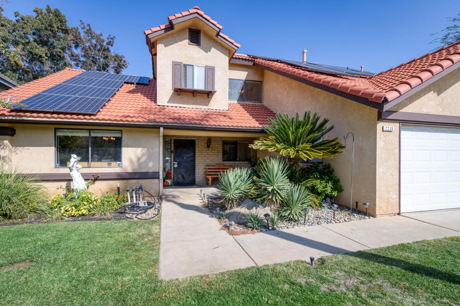 2210 E Jon Dr, Fresno, CA 93720