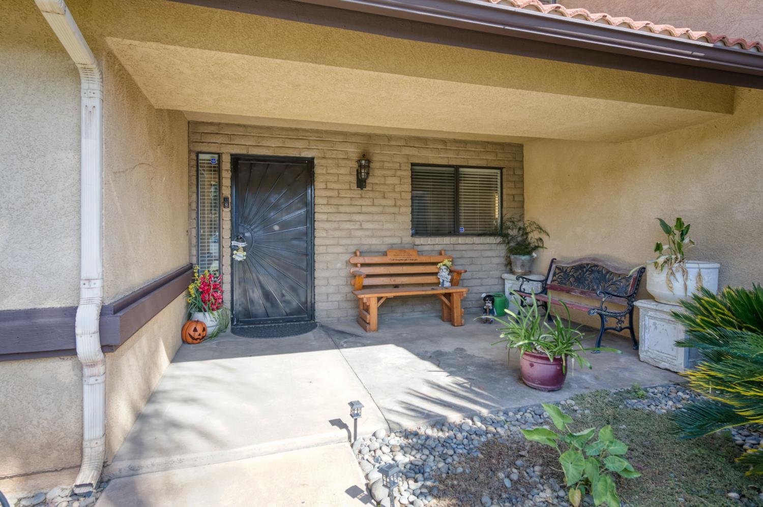 2210 E Jon Dr, Fresno, CA 93720