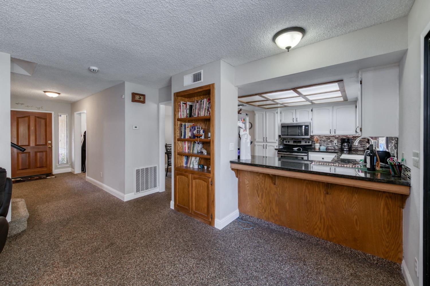 2210 E Jon Dr, Fresno, CA 93720