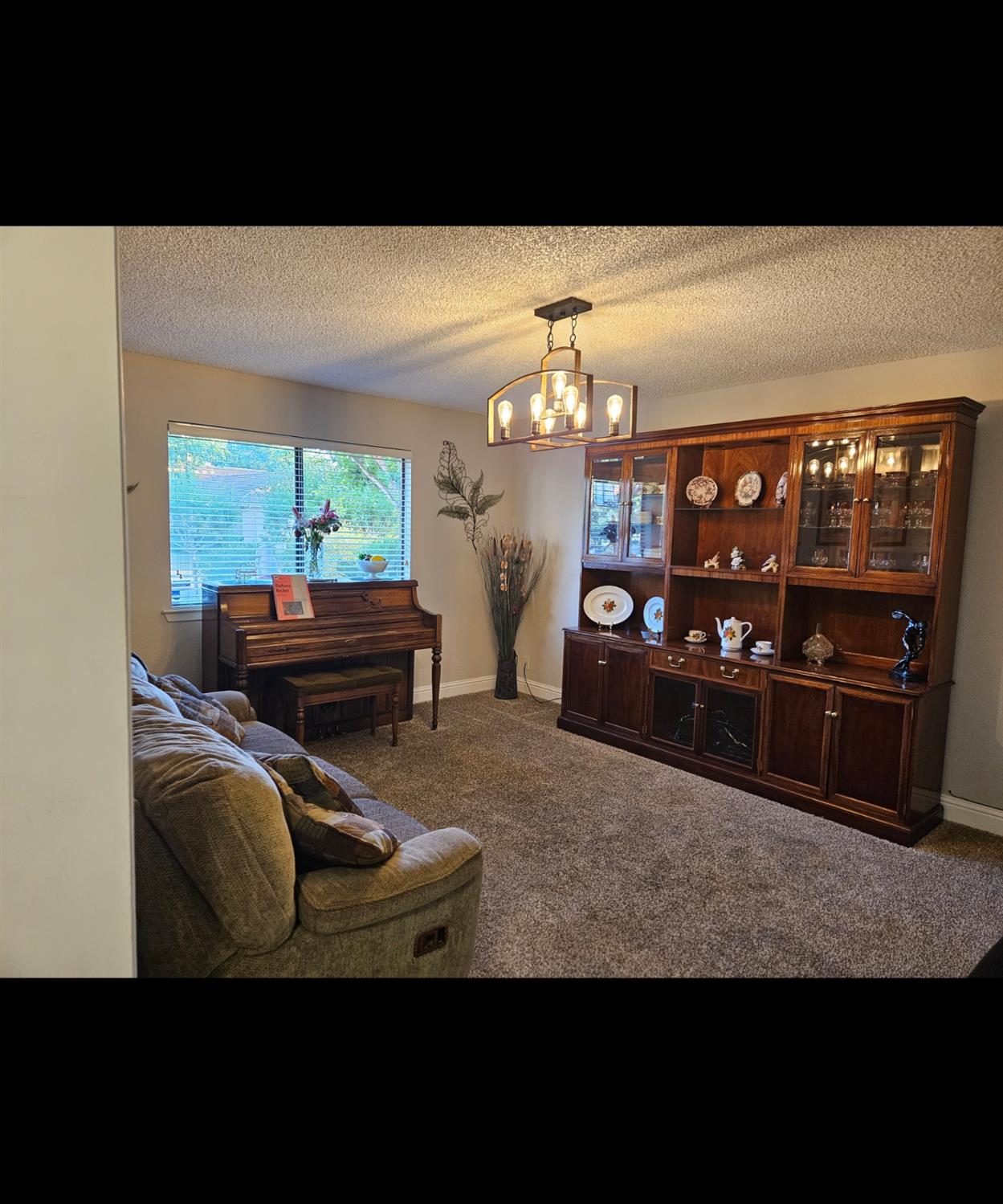 2210 E Jon Dr, Fresno, CA 93720