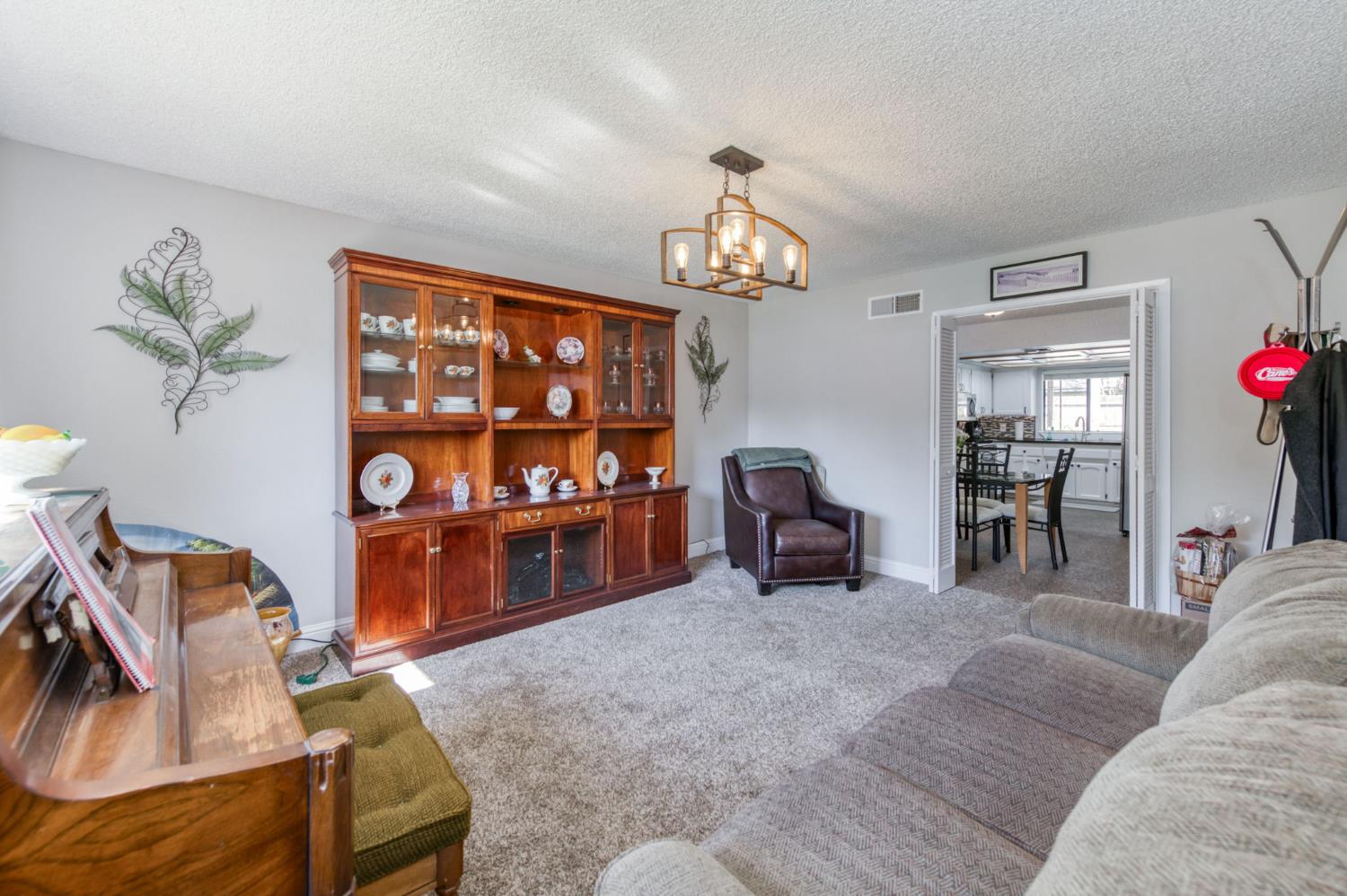 2210 E Jon Dr, Fresno, CA 93720