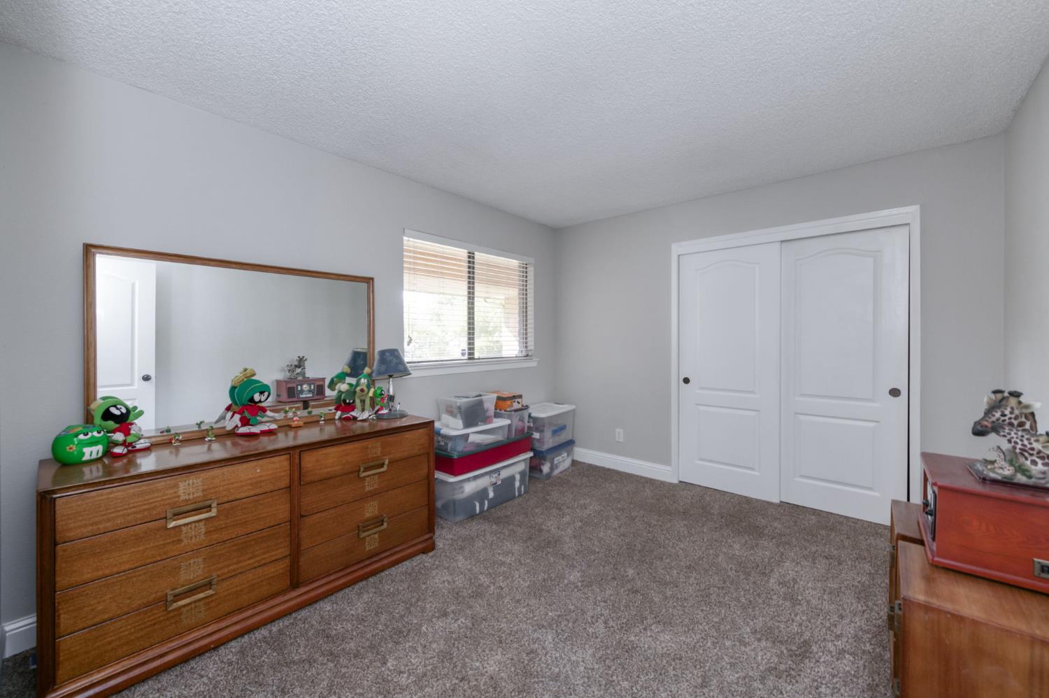 2210 E Jon Dr, Fresno, CA 93720