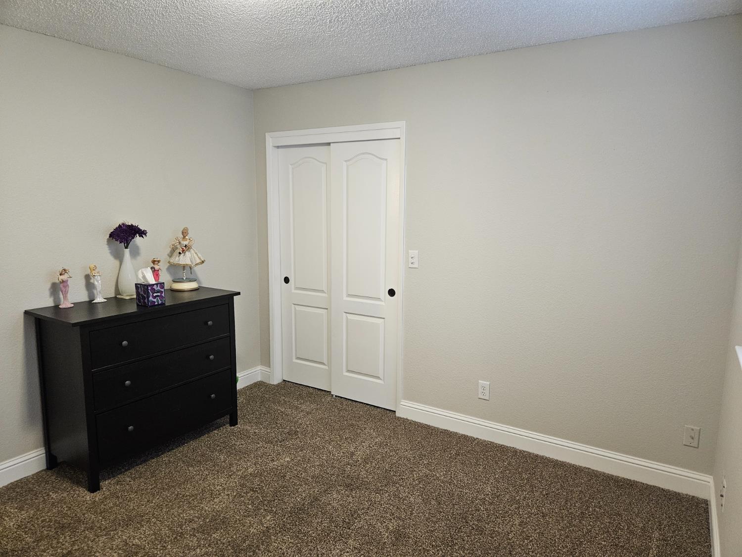 2210 E Jon Dr, Fresno, CA 93720
