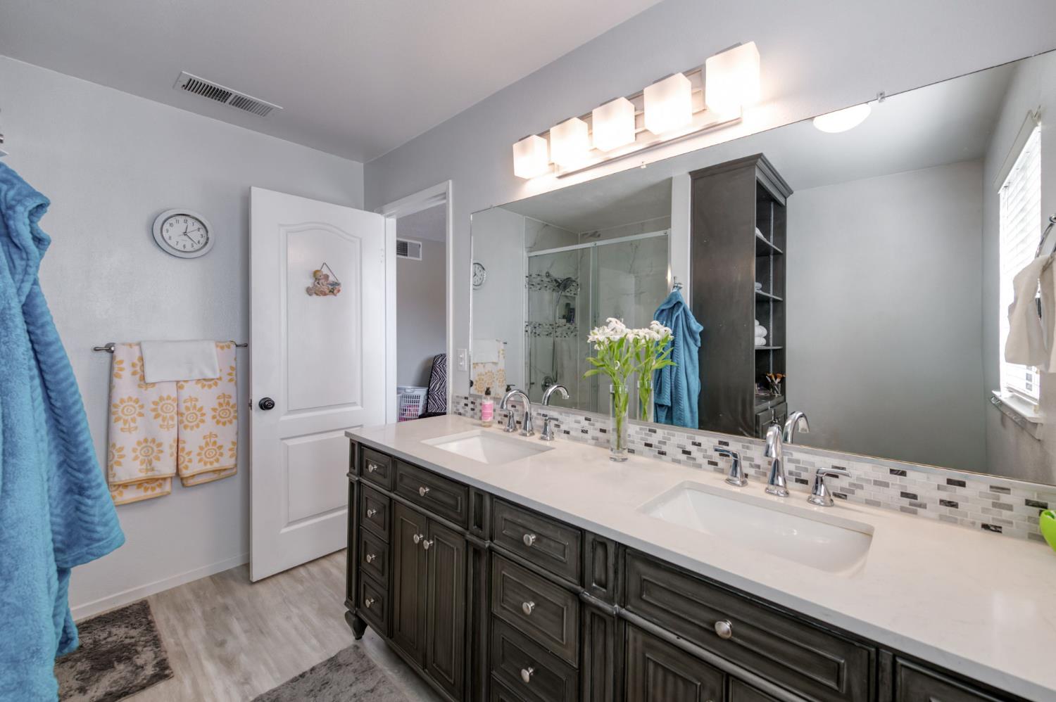 2210 E Jon Dr, Fresno, CA 93720