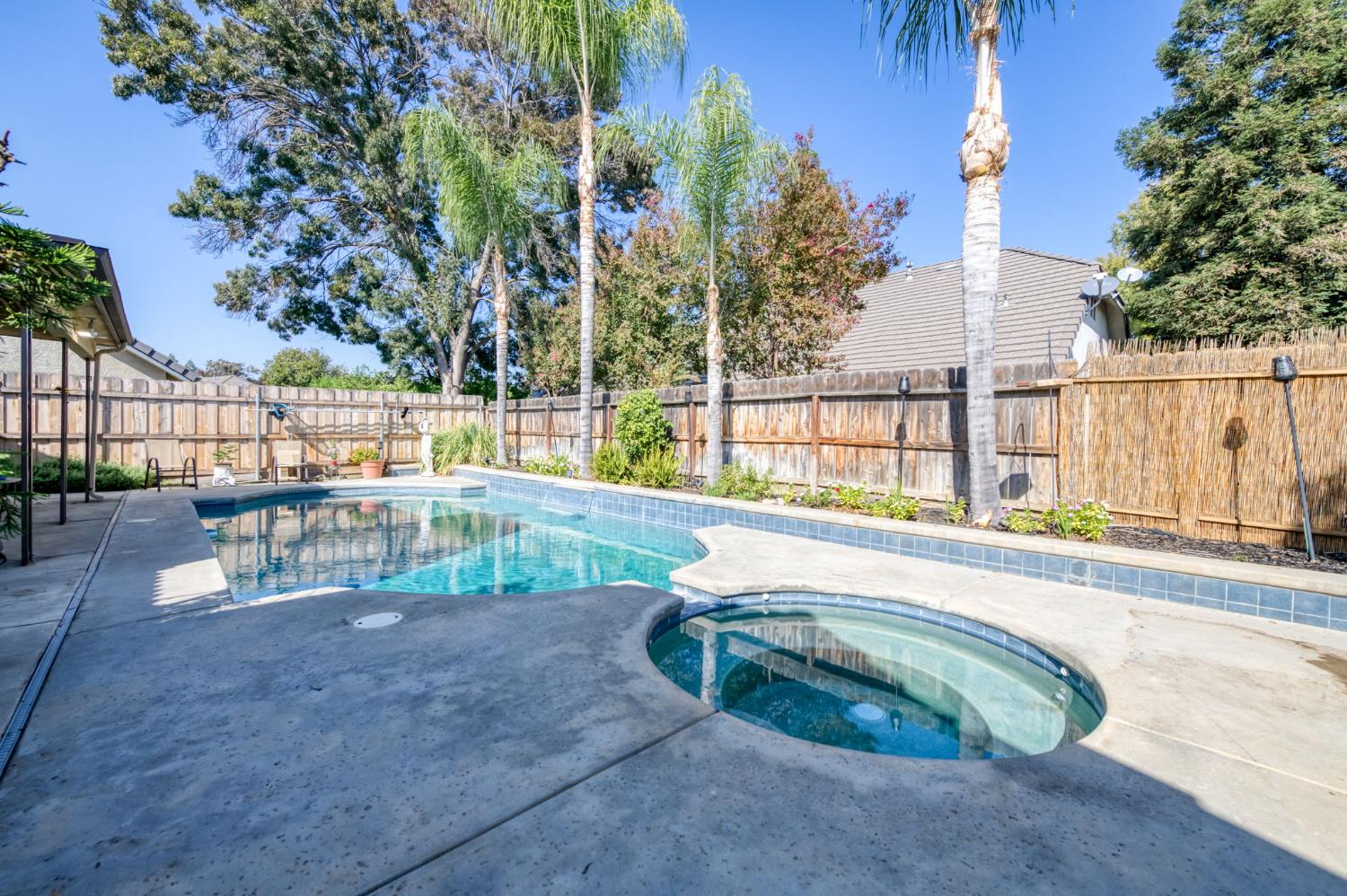 2210 E Jon Dr, Fresno, CA 93720