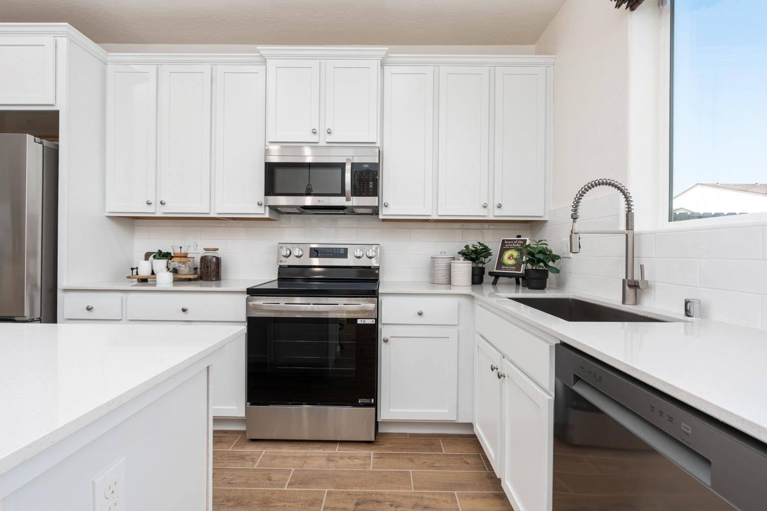 6729 E Crimson Dr, Fresno, CA 93727