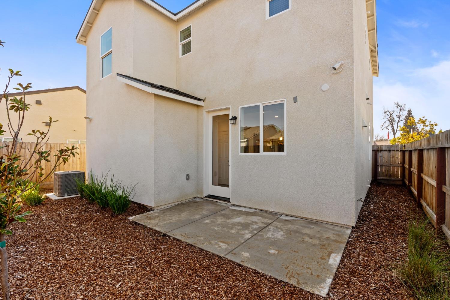 6714 E Sentry Dr, Fresno, CA 93727