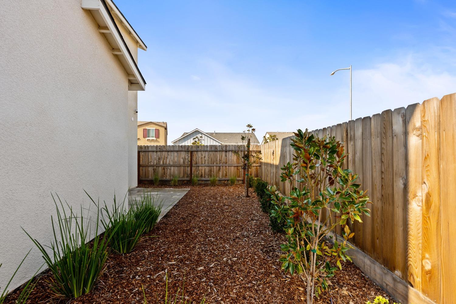 6701 E Sentry Dr, Fresno, CA 93727