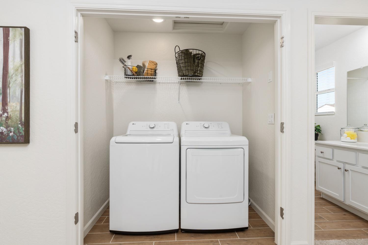 6713 E Sentry Dr, Fresno, CA 93727