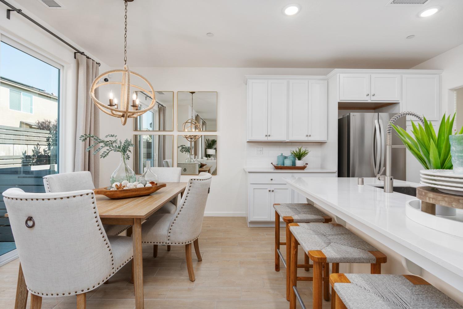 6725 E Sentry Dr, Fresno, CA 93727