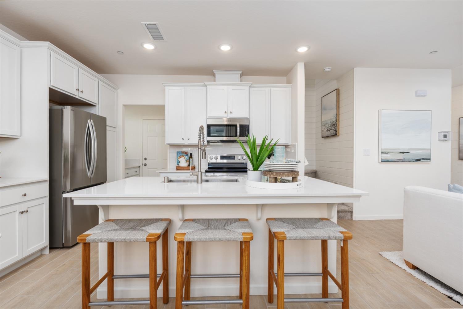 6725 E Sentry Dr, Fresno, CA 93727