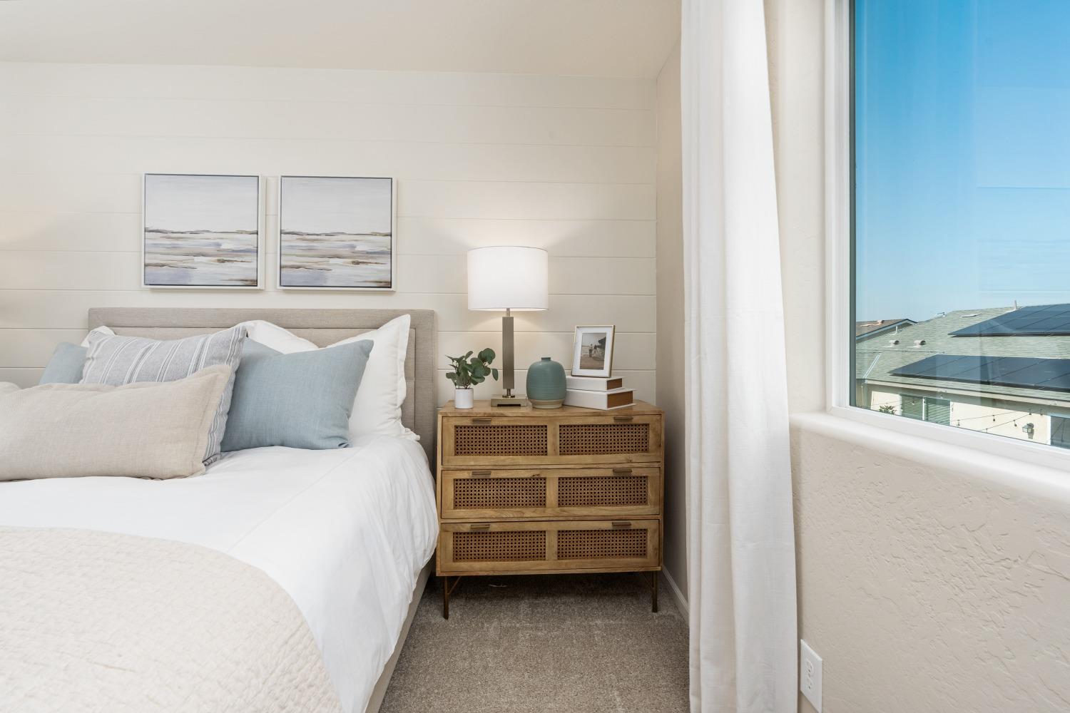 6725 E Sentry Dr, Fresno, CA 93727