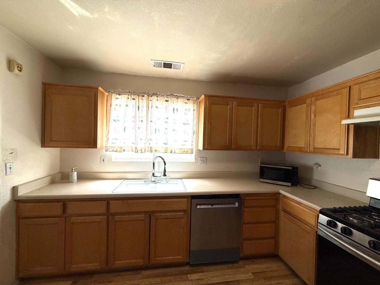 2034 McPherson Ave, Dos Palos, CA 93620