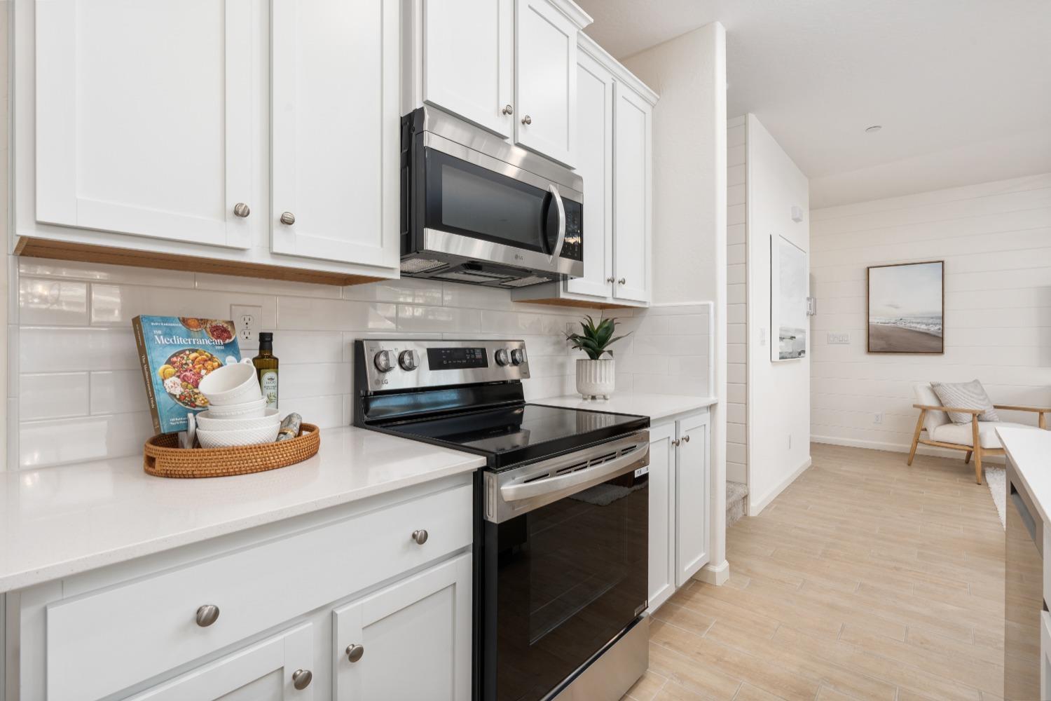 6689 E Sentry Dr, Fresno, CA 93727