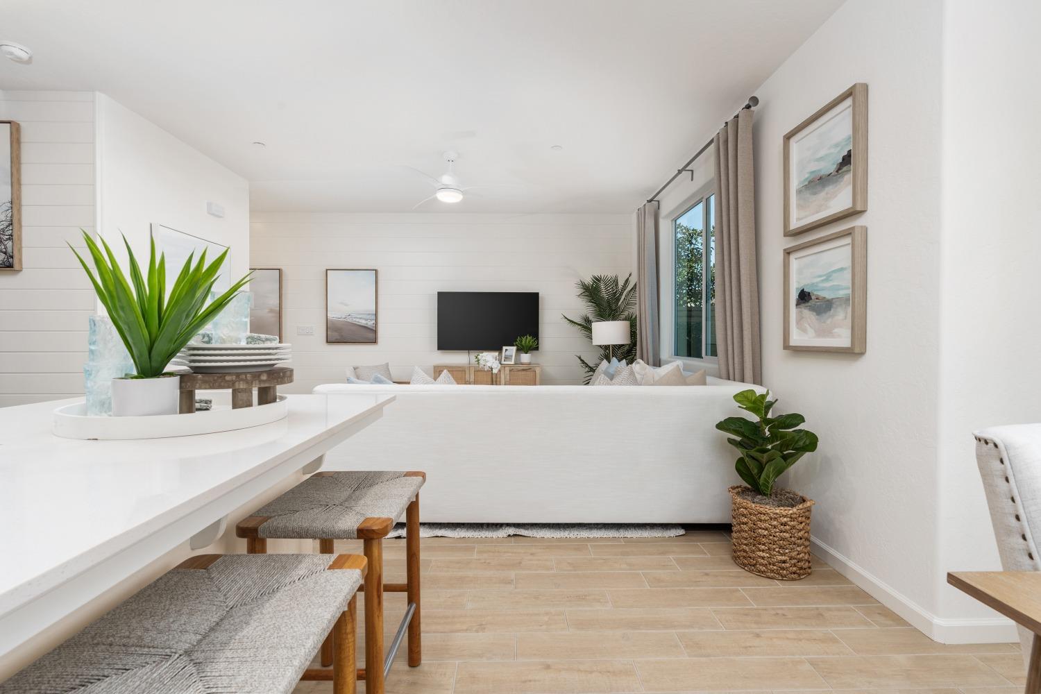 6689 E Sentry Dr, Fresno, CA 93727