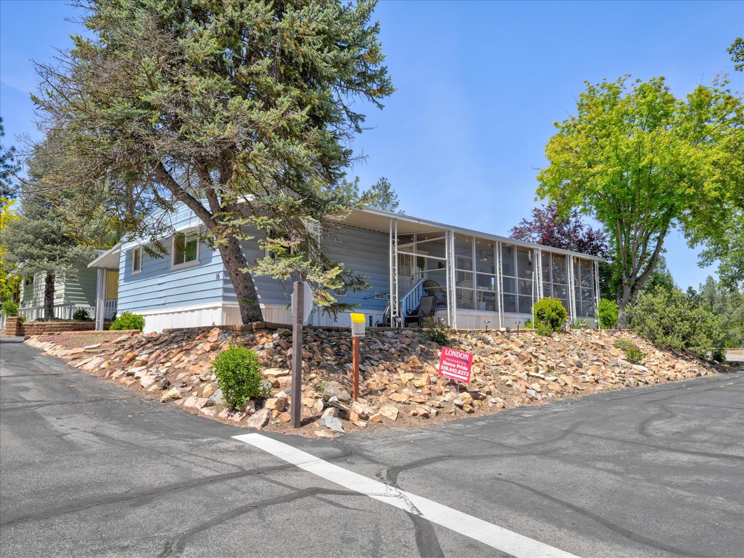 39678 Rd 425B #16, Oakhurst, CA 93644