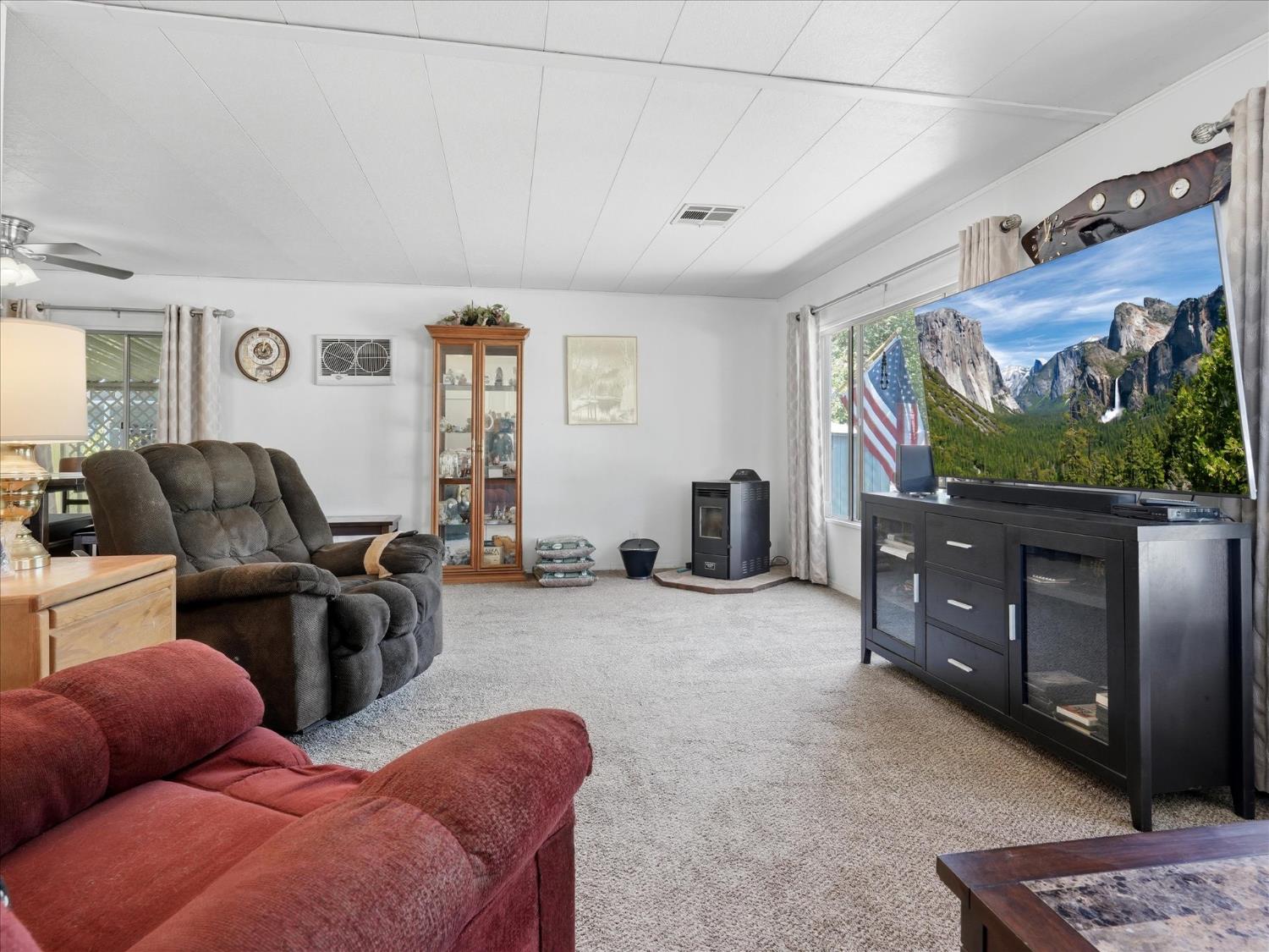 39678 Rd 425B #16, Oakhurst, CA 93644