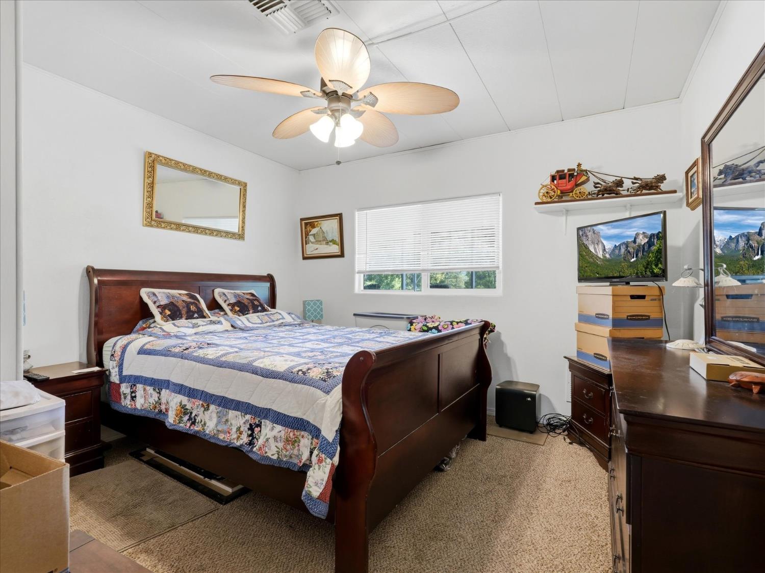 39678 Rd 425B #16, Oakhurst, CA 93644