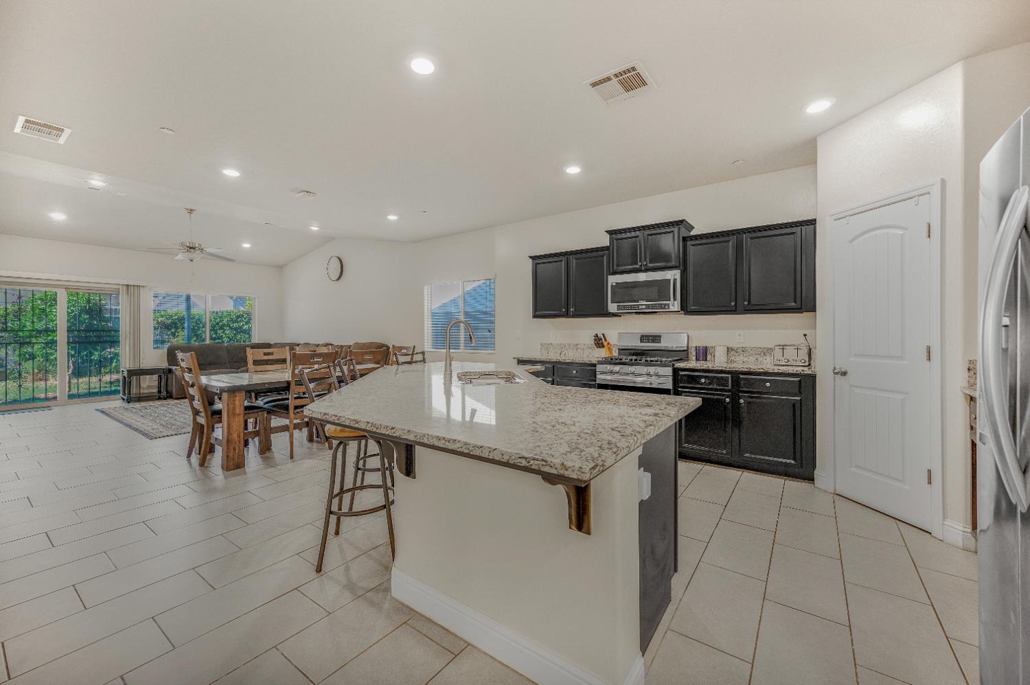 5432 W Lamona Ave, Fresno, CA 93722