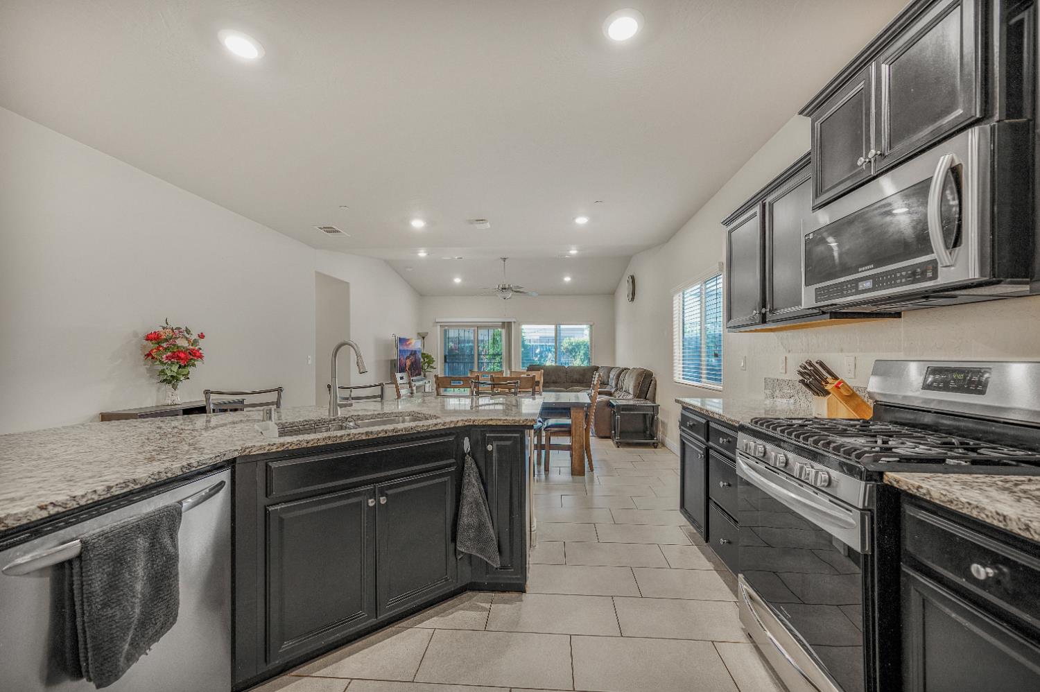 5432 W Lamona Ave, Fresno, CA 93722