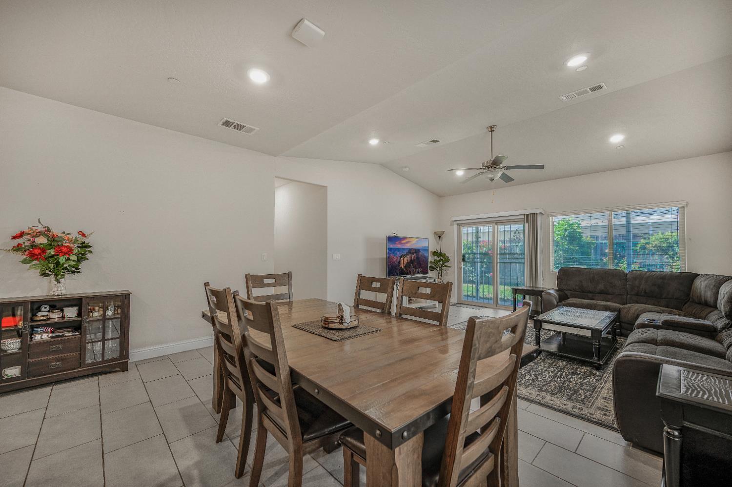 5432 W Lamona Ave, Fresno, CA 93722