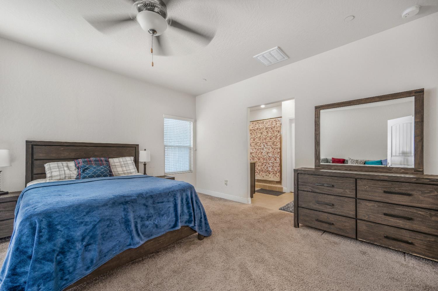 5432 W Lamona Ave, Fresno, CA 93722