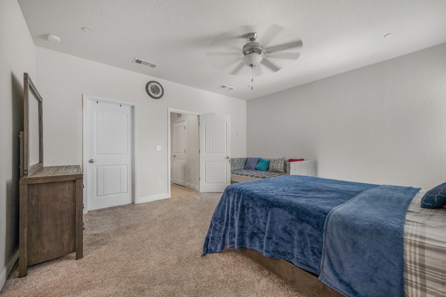 5432 W Lamona Ave, Fresno, CA 93722