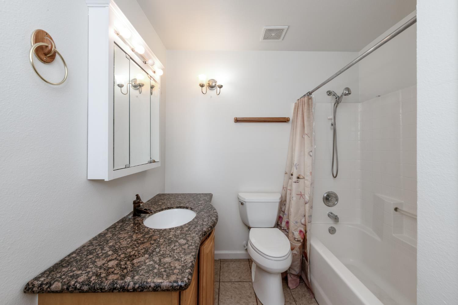 4527 E Cortland Ave, Fresno, CA 93726