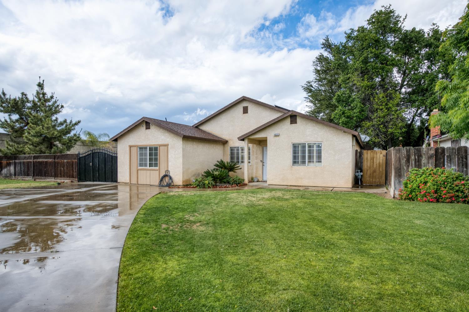 4527 E Cortland Ave, Fresno, CA 93726