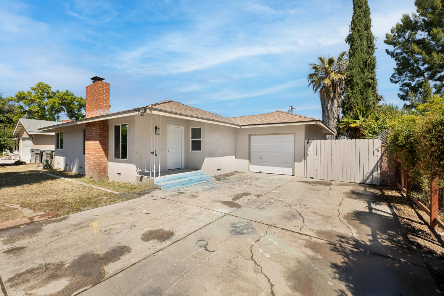 1433 E Richert Ave, Fresno, CA 93704