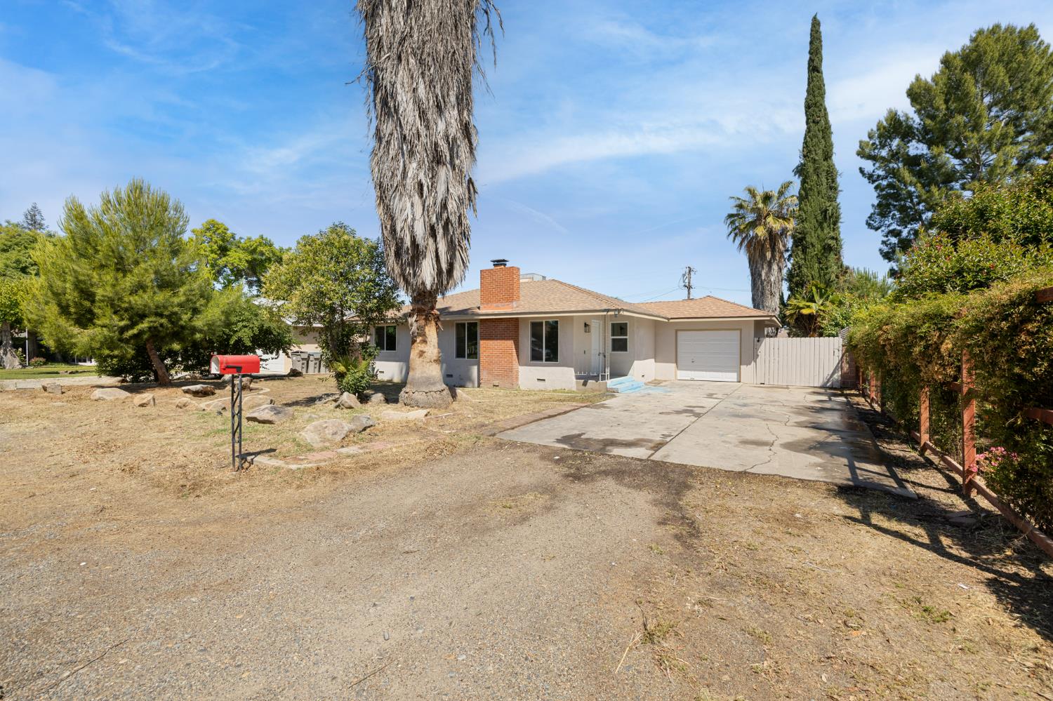 1433 E Richert Ave, Fresno, CA 93704