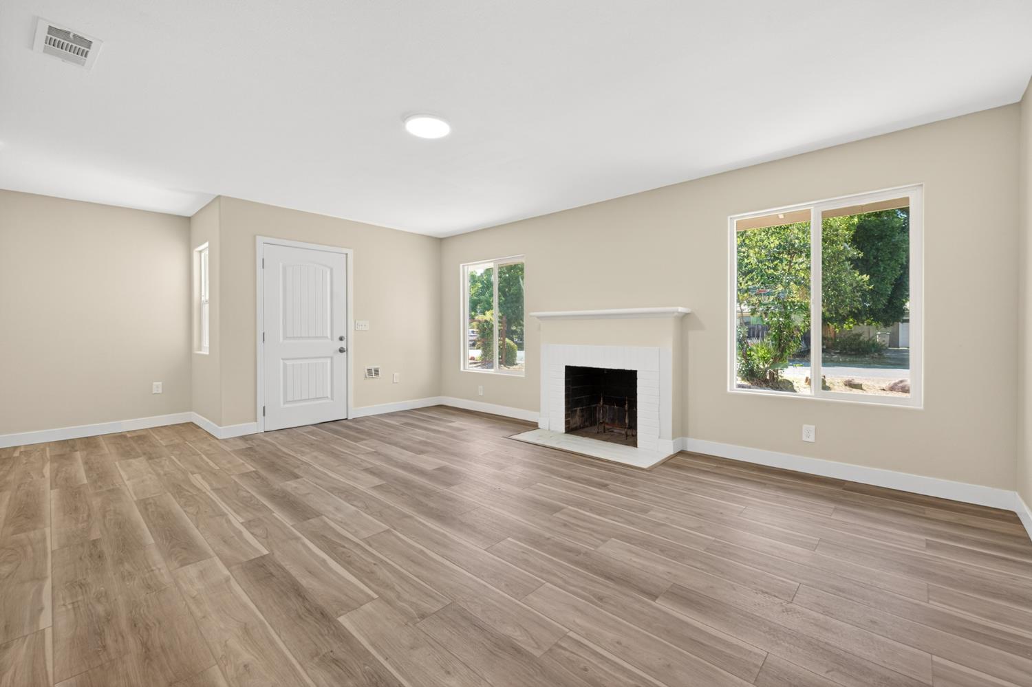 1433 E Richert Ave, Fresno, CA 93704