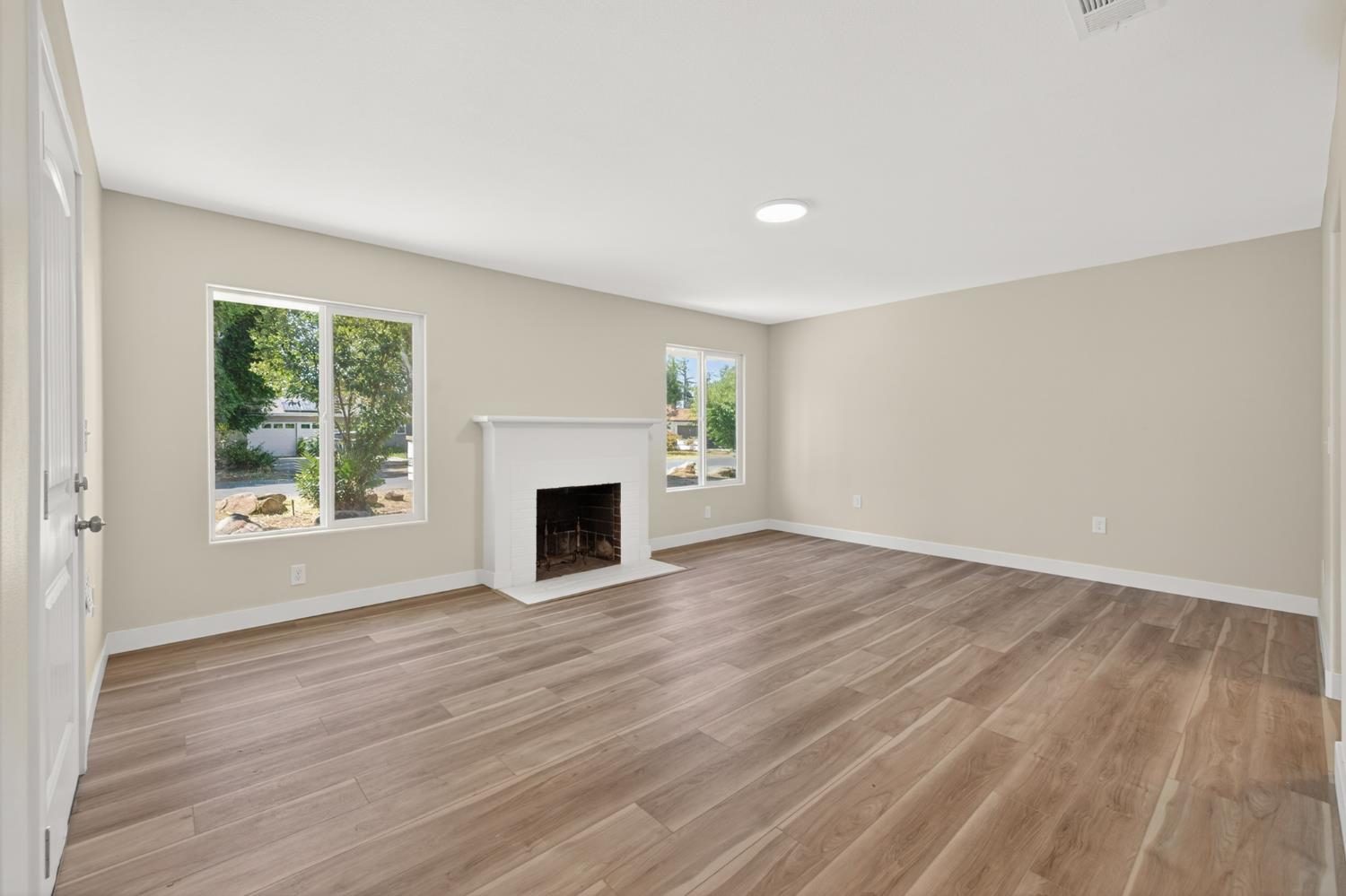 1433 E Richert Ave, Fresno, CA 93704