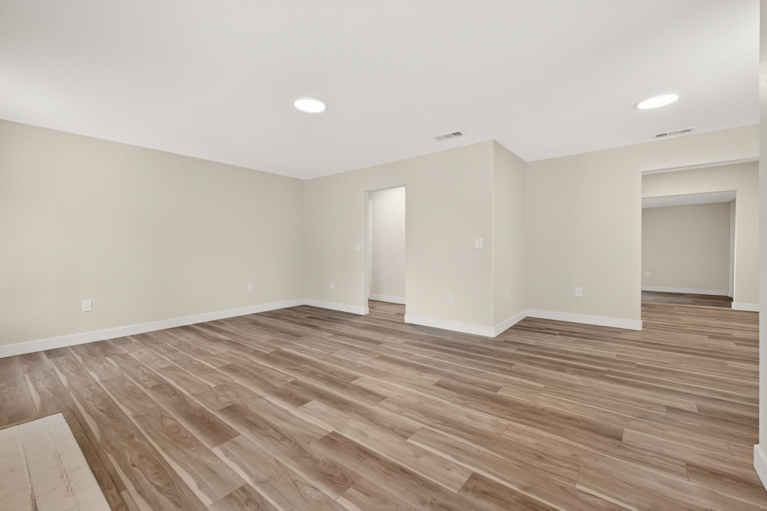 1433 E Richert Ave, Fresno, CA 93704