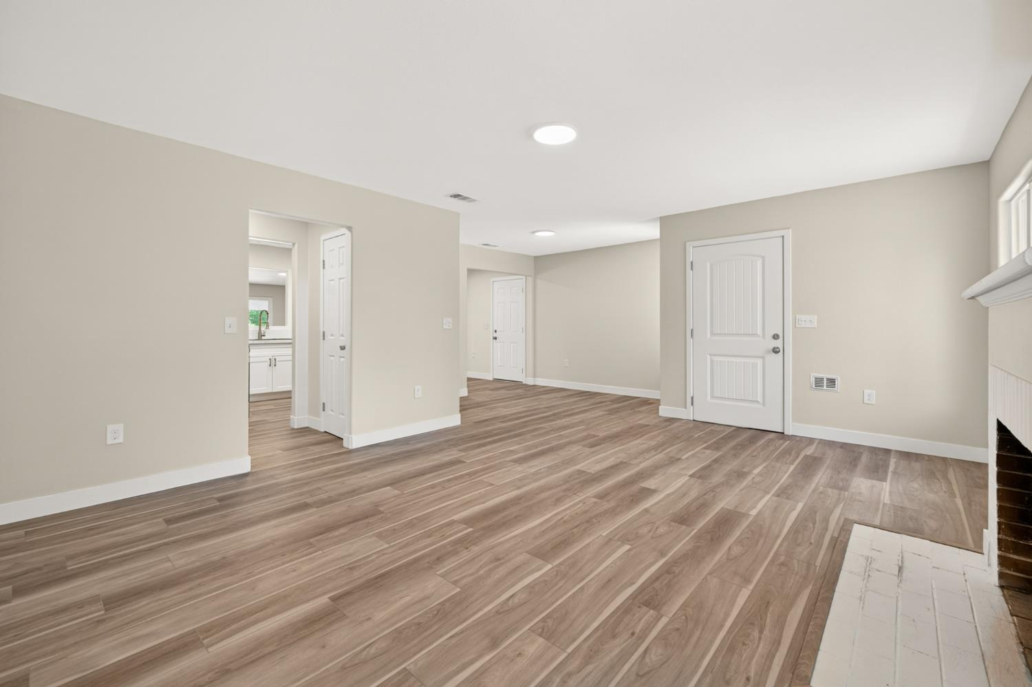 1433 E Richert Ave, Fresno, CA 93704