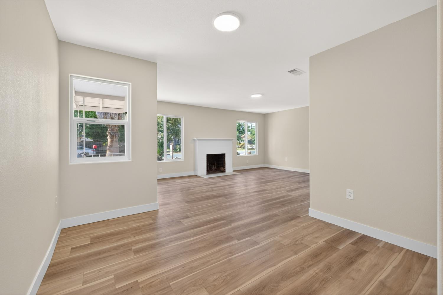 1433 E Richert Ave, Fresno, CA 93704