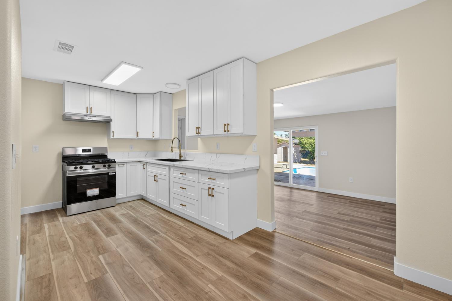 1433 E Richert Ave, Fresno, CA 93704