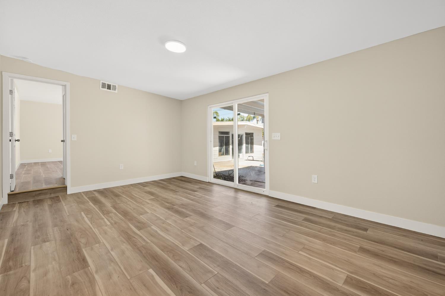 1433 E Richert Ave, Fresno, CA 93704