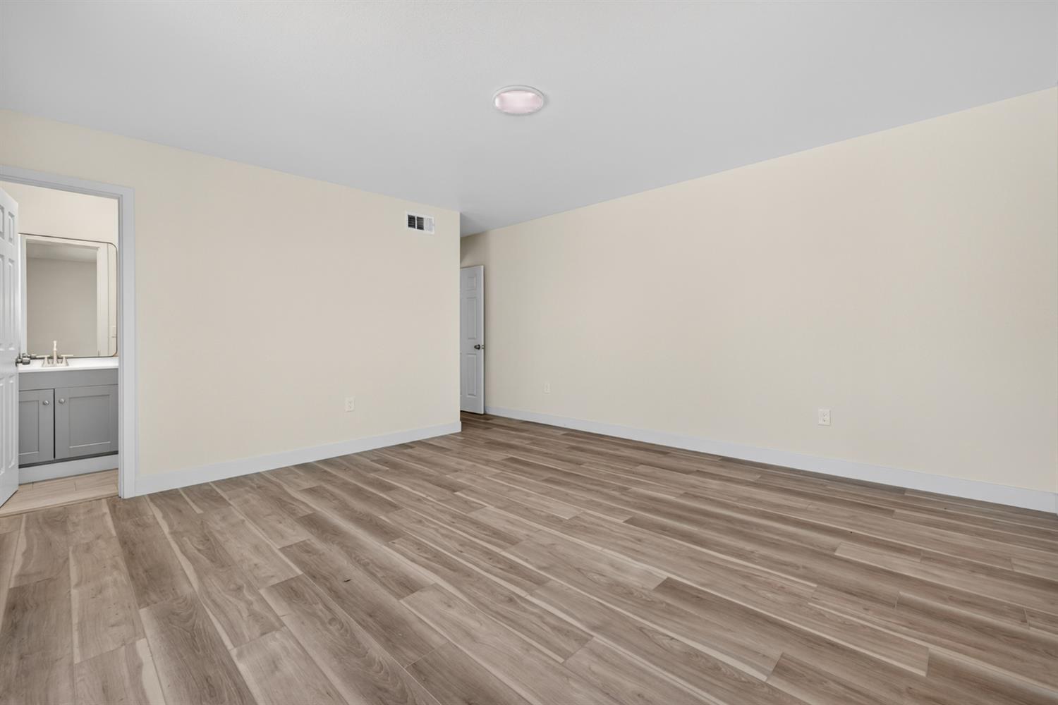 1433 E Richert Ave, Fresno, CA 93704