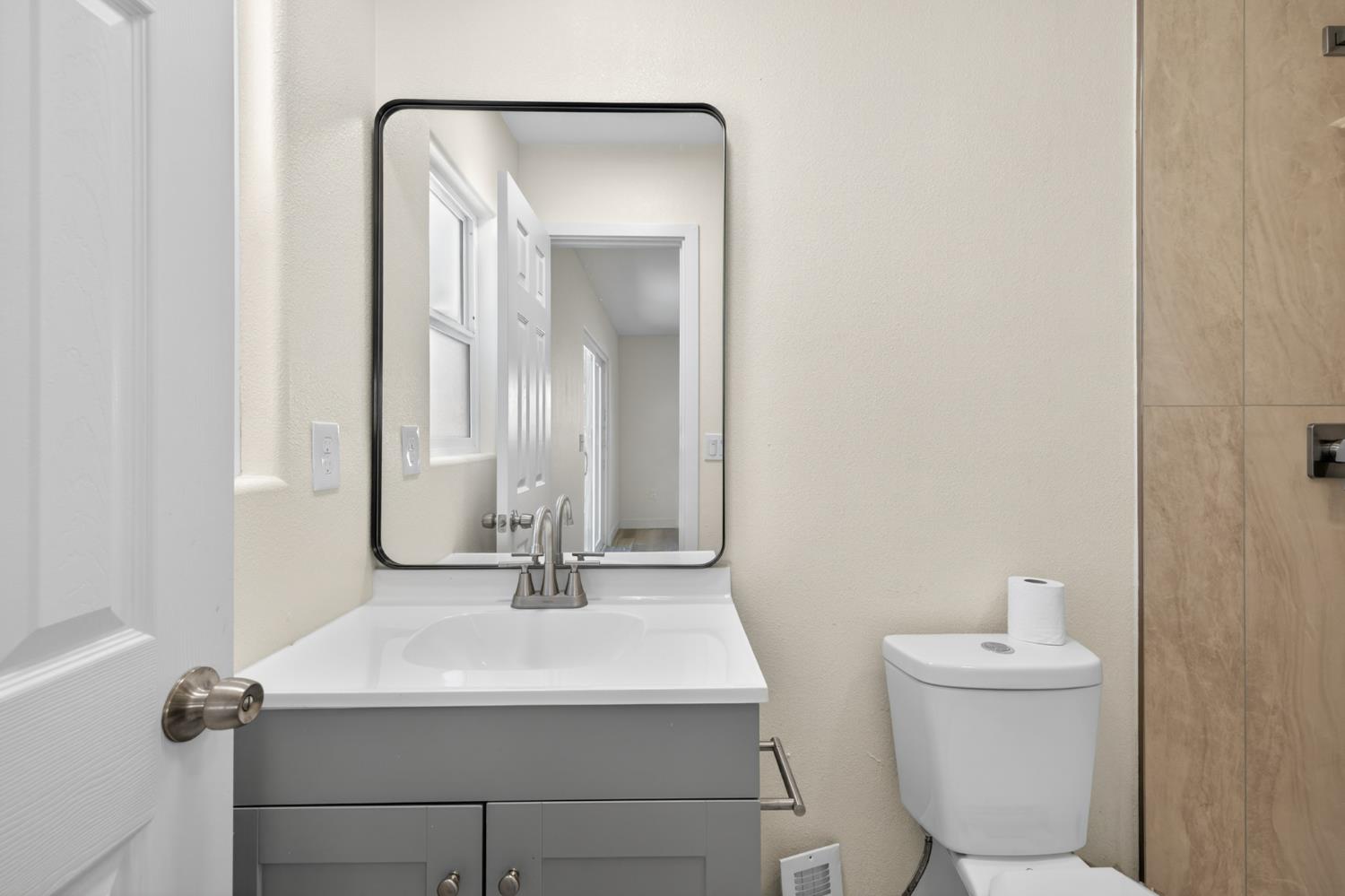 1433 E Richert Ave, Fresno, CA 93704