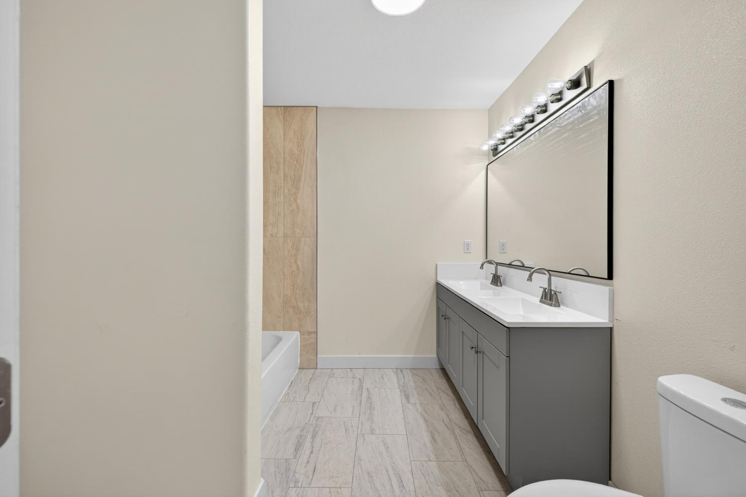 1433 E Richert Ave, Fresno, CA 93704